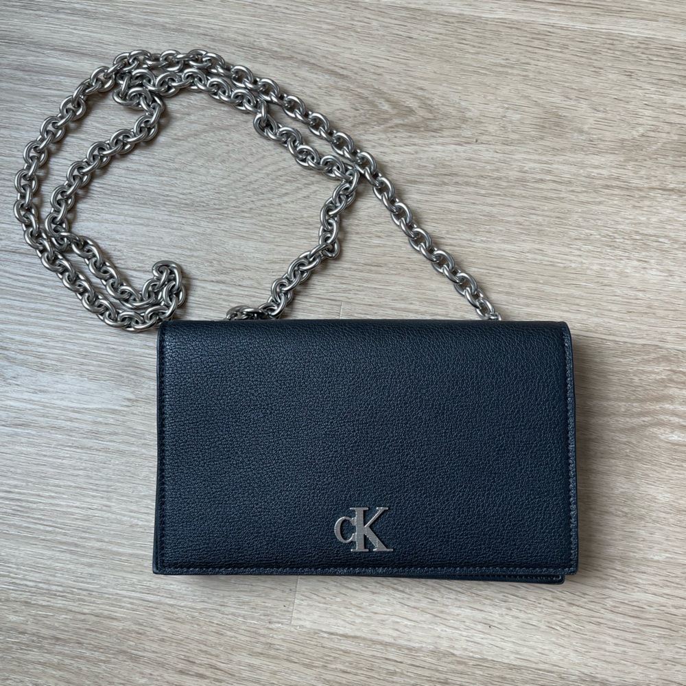Calvin Klein black crossbody w built in wallet and thick silver chain NWOT